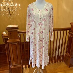 Floral Lace Feminine Nightgown White w/Pink Flowers and Ruffled Hem Wmn’s Sz M